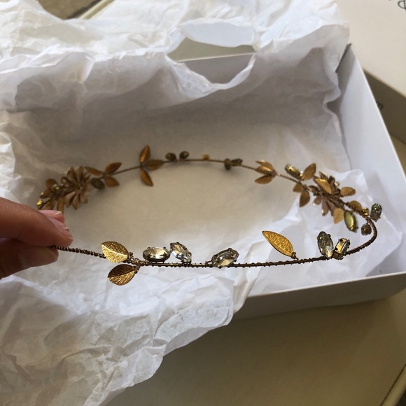 Davie & Chiyo Handmade Bridal Head Piece - Picture 12 of 14